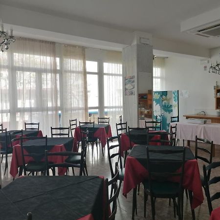 Hotel Nova Dhely Rimini Extérieur photo