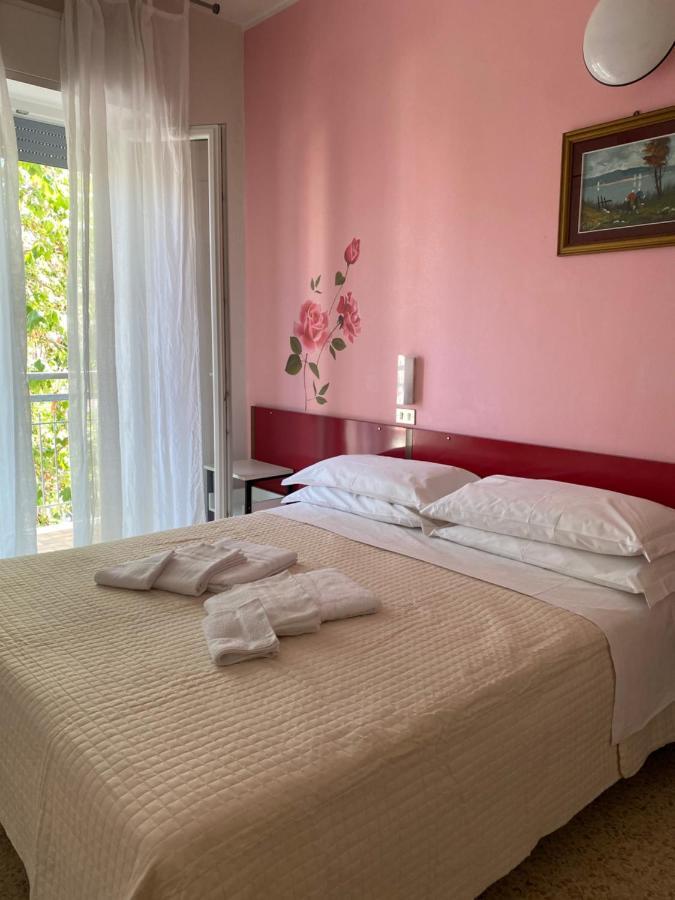 Hotel Nova Dhely Rimini Extérieur photo