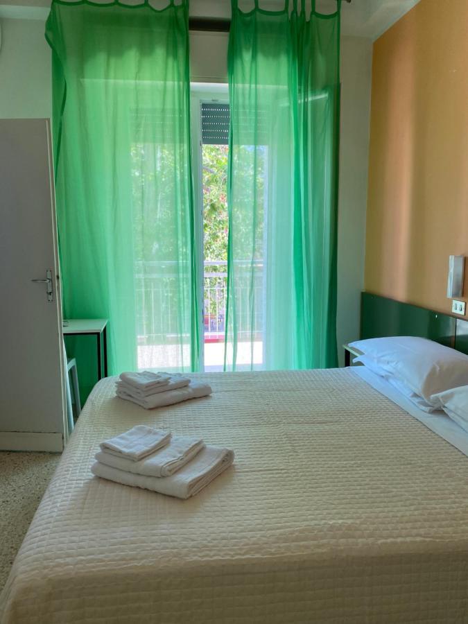 Hotel Nova Dhely Rimini Extérieur photo