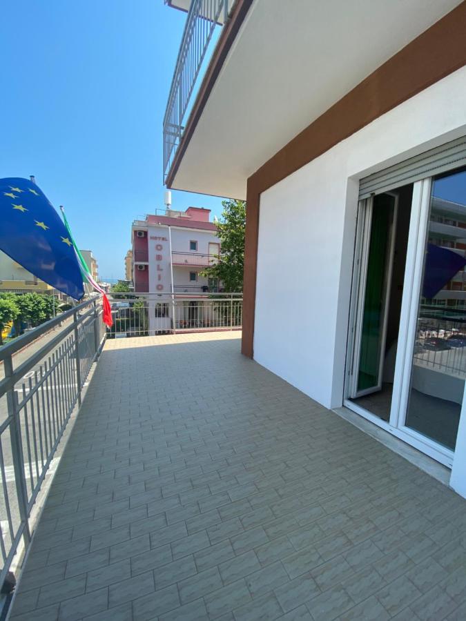 Hotel Nova Dhely Rimini Extérieur photo