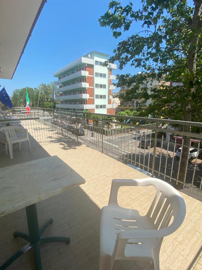 Hotel Nova Dhely Rimini Extérieur photo