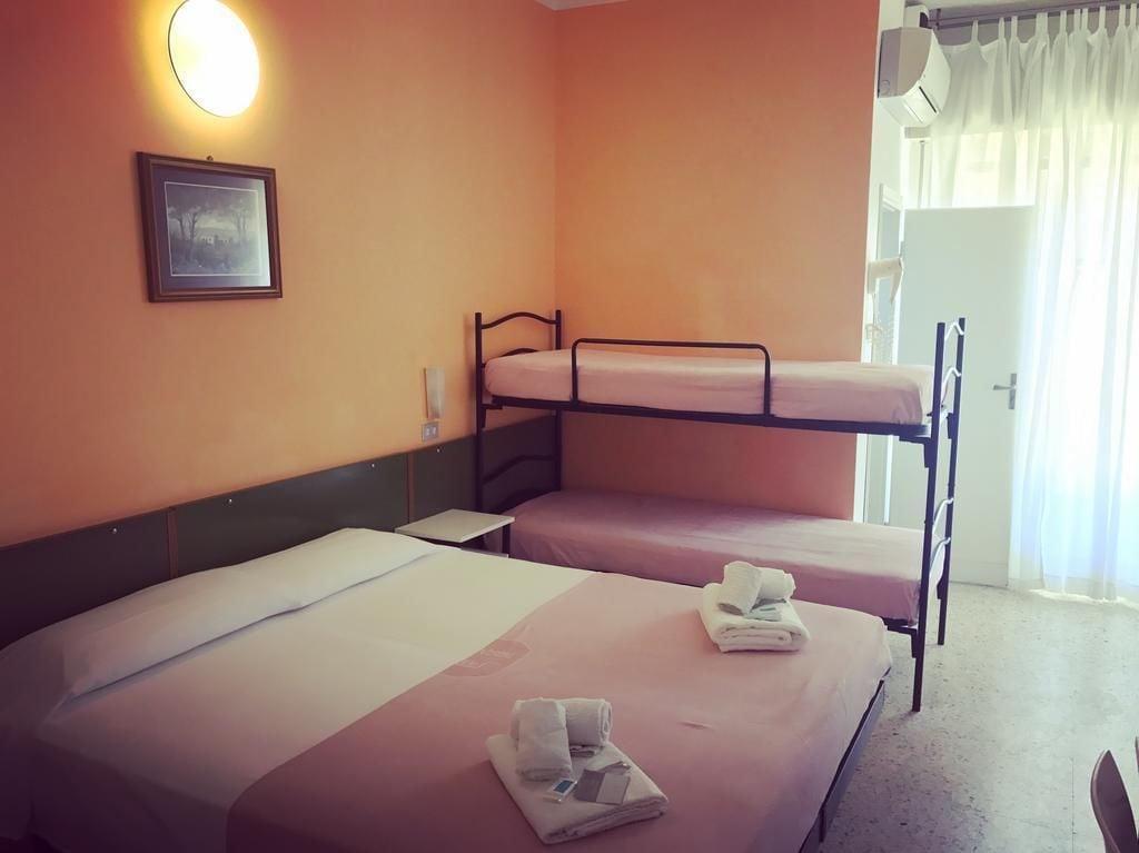 Hotel Nova Dhely Rimini Extérieur photo