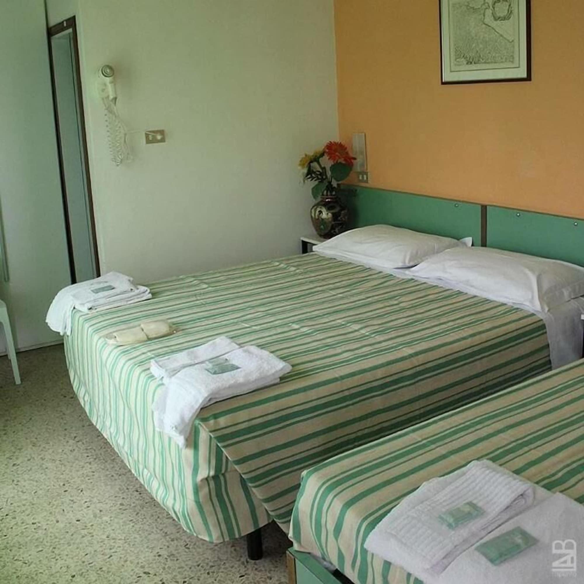 Hotel Nova Dhely Rimini Extérieur photo