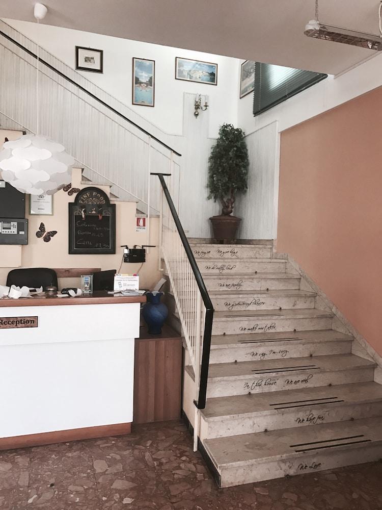 Hotel Nova Dhely Rimini Extérieur photo