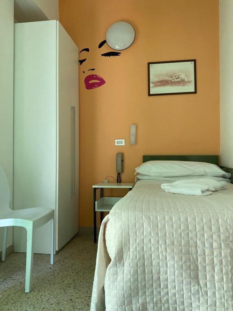 Hotel Nova Dhely Rimini Extérieur photo