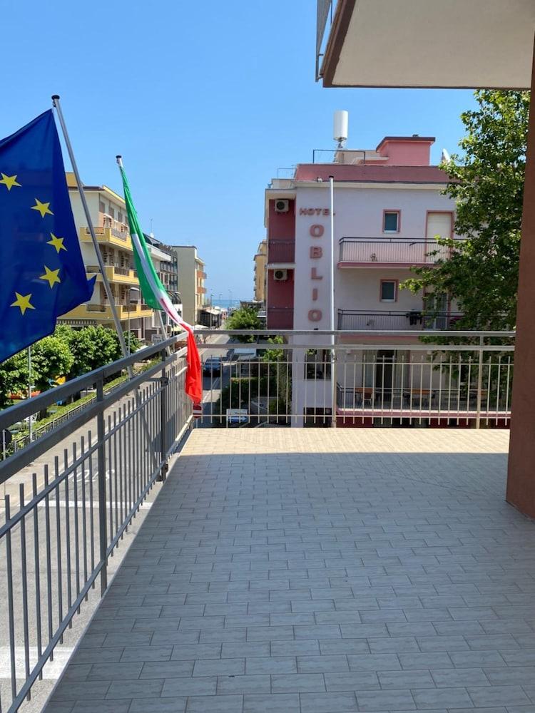 Hotel Nova Dhely Rimini Extérieur photo