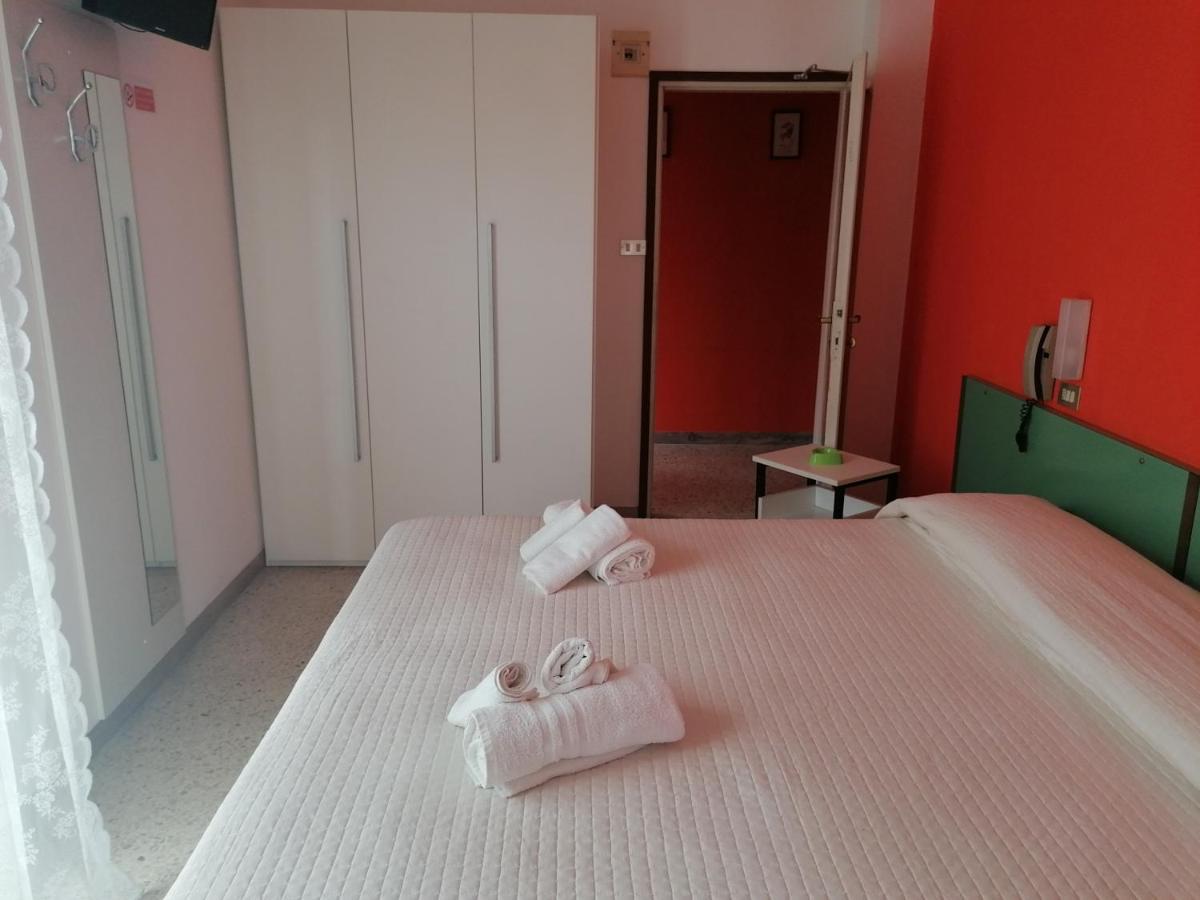 Hotel Nova Dhely Rimini Extérieur photo