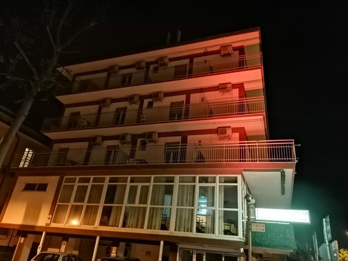Hotel Nova Dhely Rimini Extérieur photo