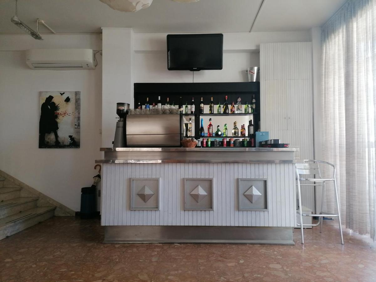 Hotel Nova Dhely Rimini Extérieur photo
