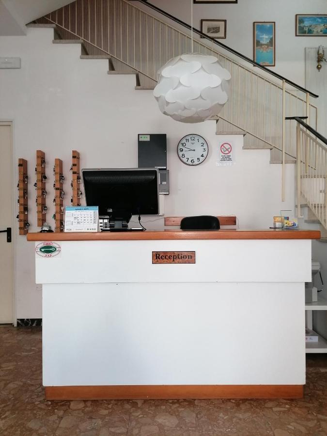 Hotel Nova Dhely Rimini Extérieur photo