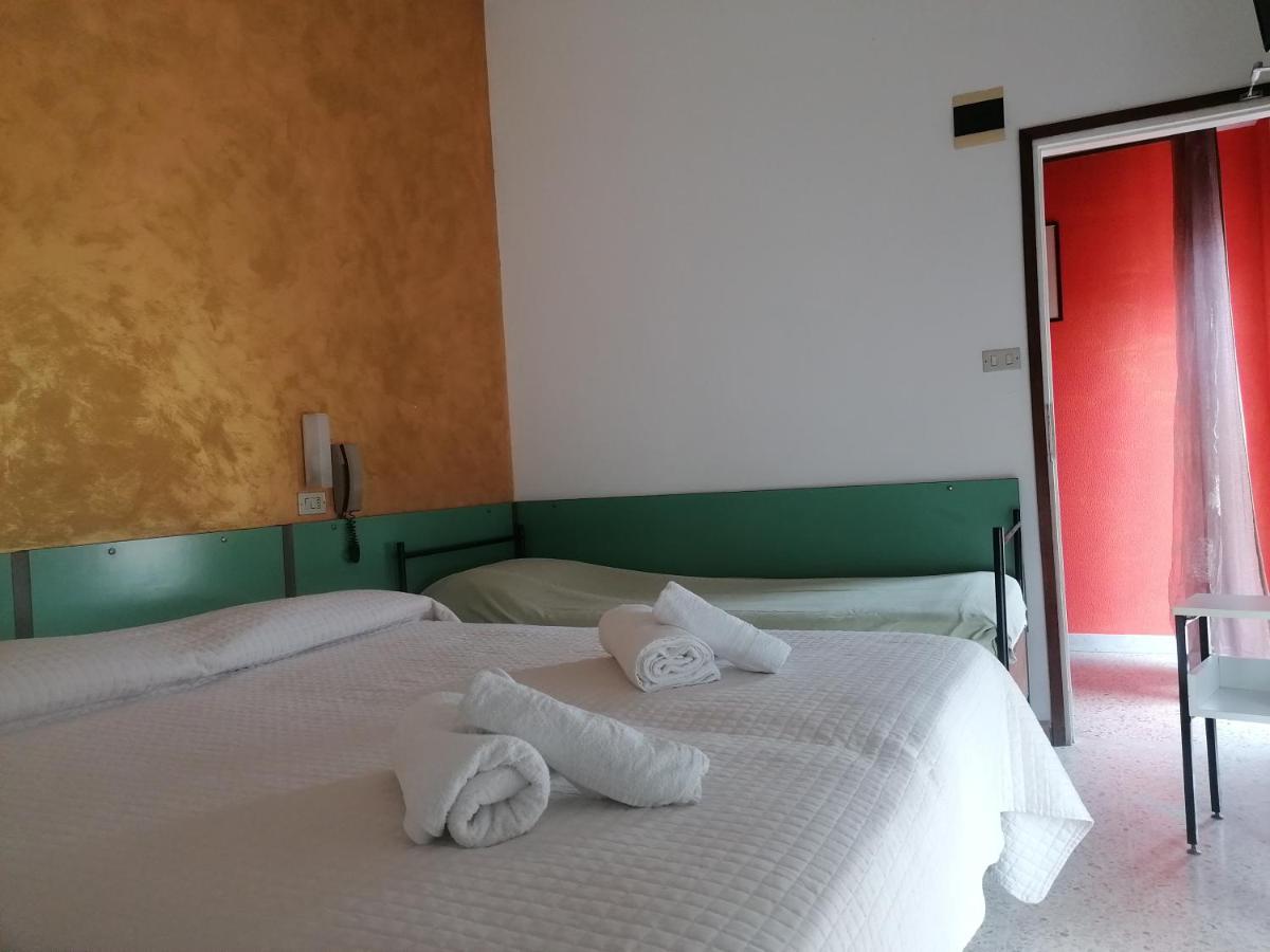 Hotel Nova Dhely Rimini Extérieur photo