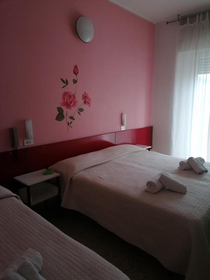 Hotel Nova Dhely Rimini Extérieur photo