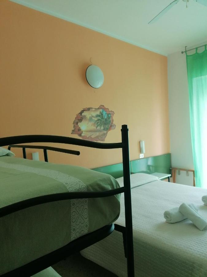 Hotel Nova Dhely Rimini Extérieur photo