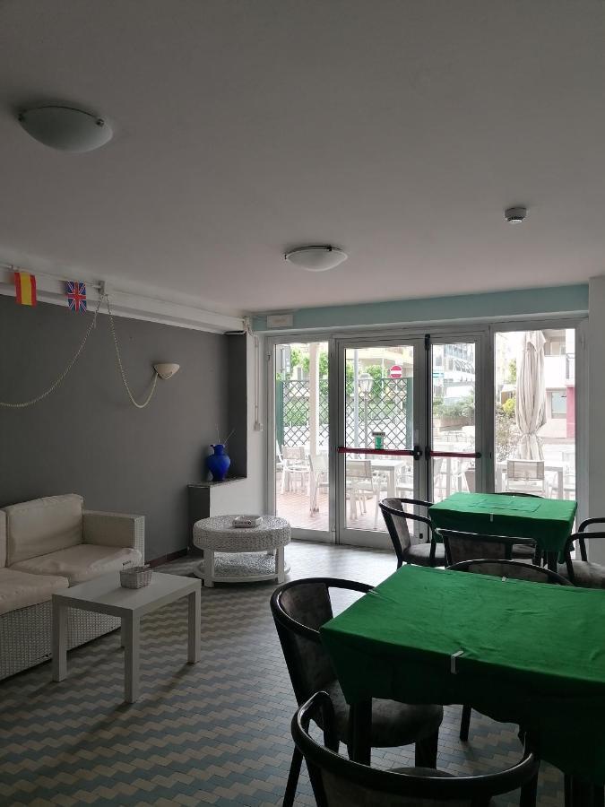 Hotel Nova Dhely Rimini Extérieur photo