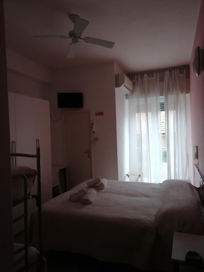 Hotel Nova Dhely Rimini Extérieur photo