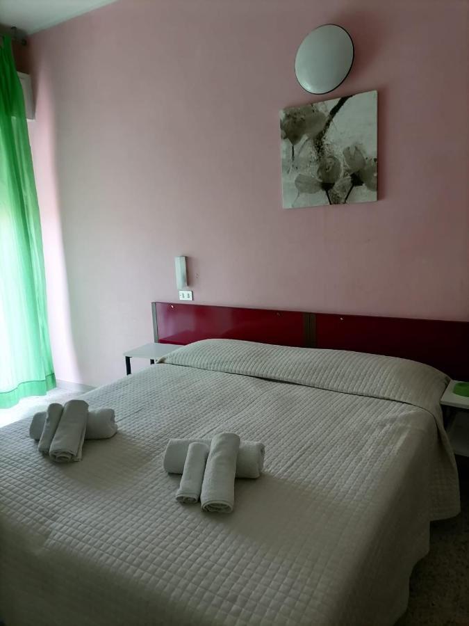 Hotel Nova Dhely Rimini Extérieur photo