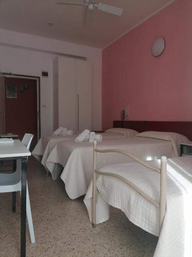 Hotel Nova Dhely Rimini Extérieur photo