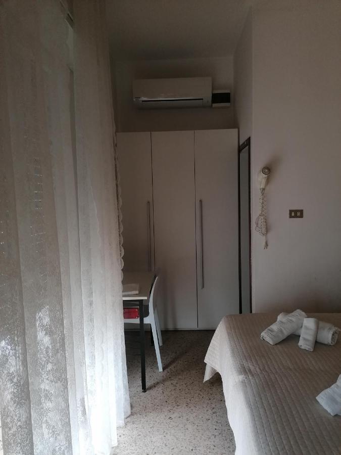 Hotel Nova Dhely Rimini Extérieur photo