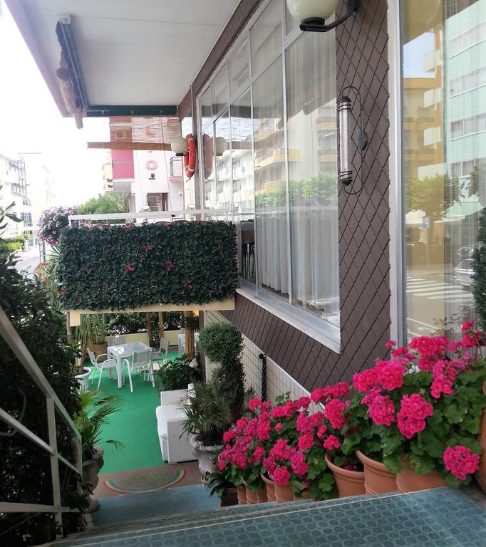 Hotel Nova Dhely Rimini Extérieur photo